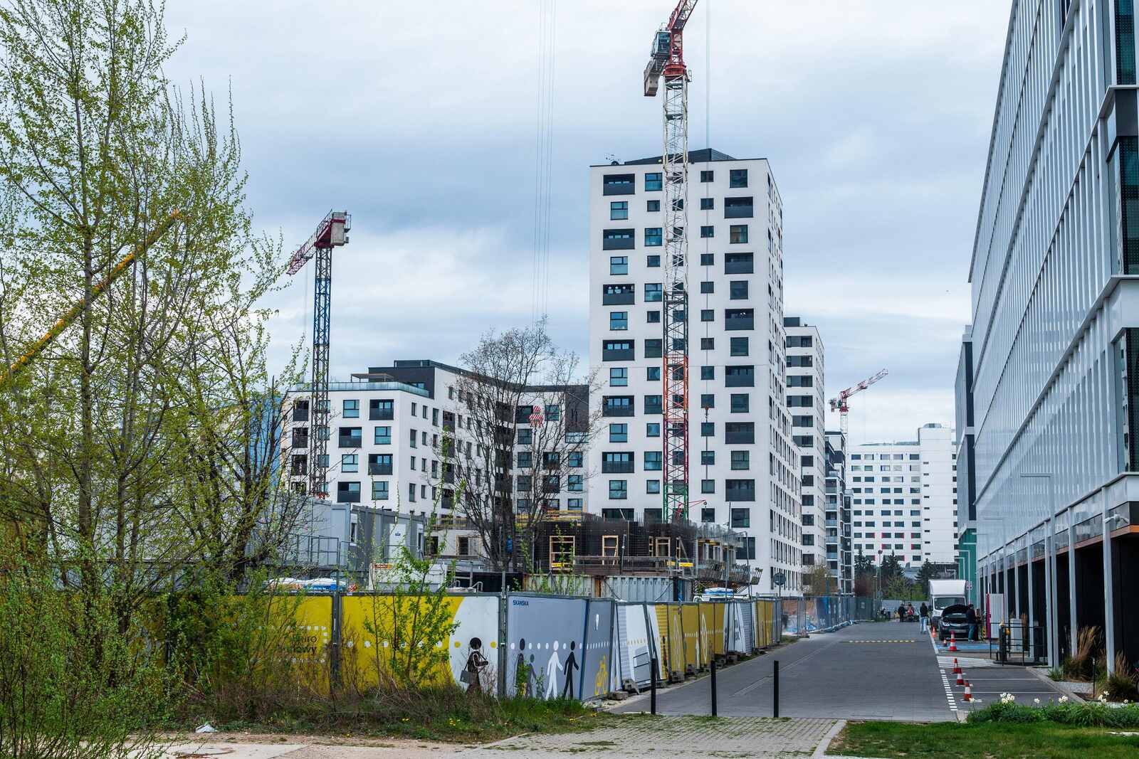 budynek w budowie przez dewelopera