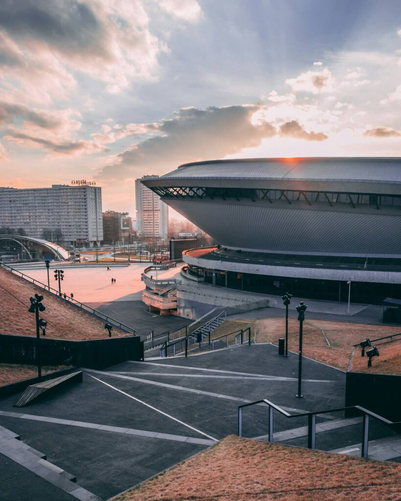 szymon-fischer-KQS0YJZu05o-unsplash_Easy-Resize.com Widok na spodek w okolicznościach zachodu słońca - LBlok zarządzanie nieruchomościami Katowice